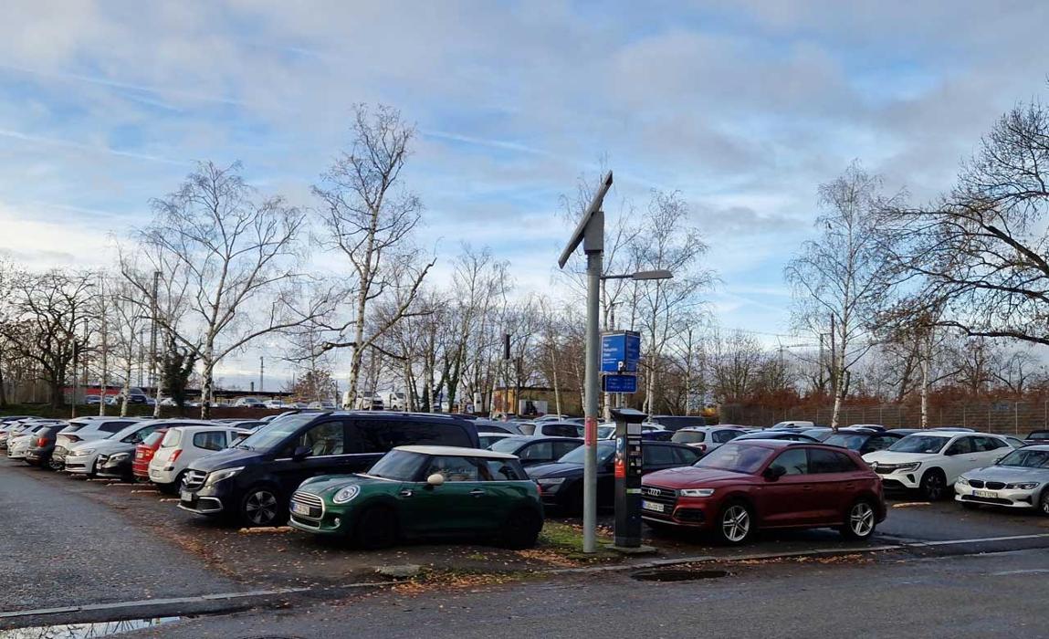 DB BahnPark Parkplatz Hauptbahnhof P4 Vorderseite rechts, Am Hauptbahnhof in Hanau