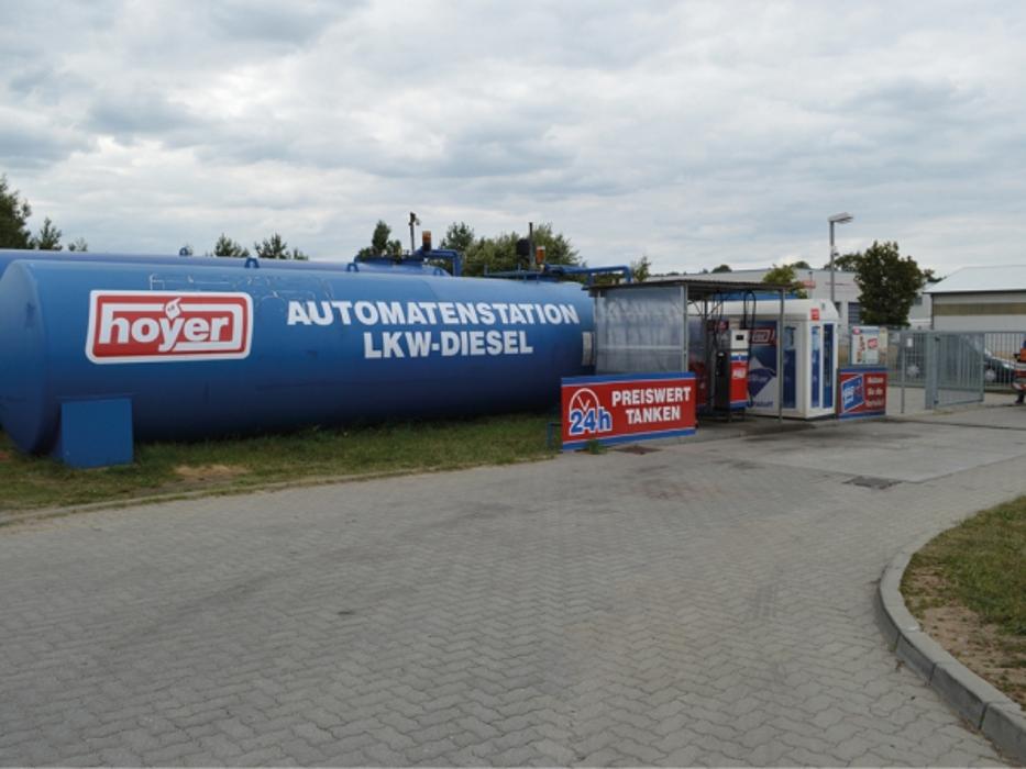 Hoyer Automatenstation, Gewerbegebiet in Warlin
