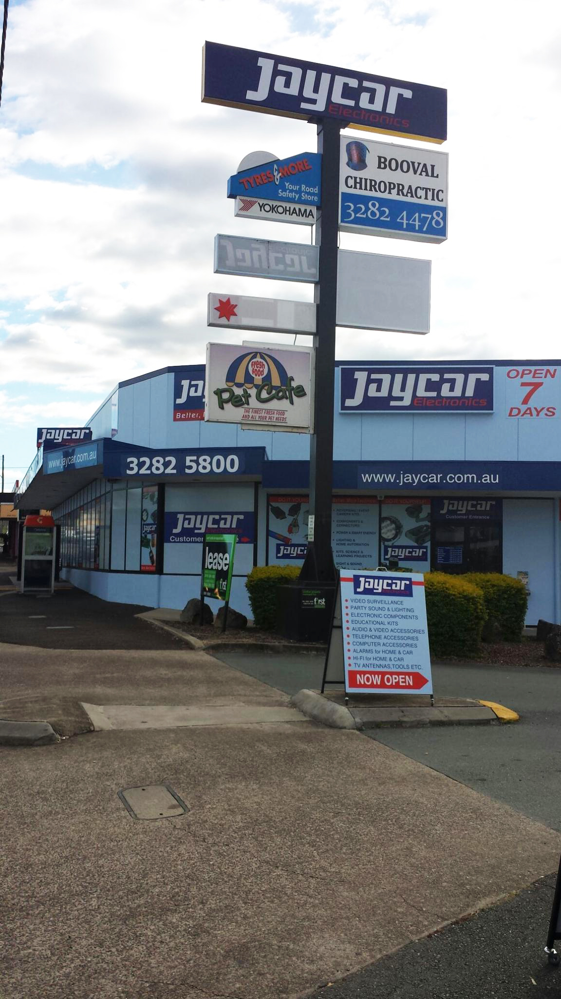 Jaycar Electronics SHOPPING CENTRES AND LARGE STORES, TELEVISION
