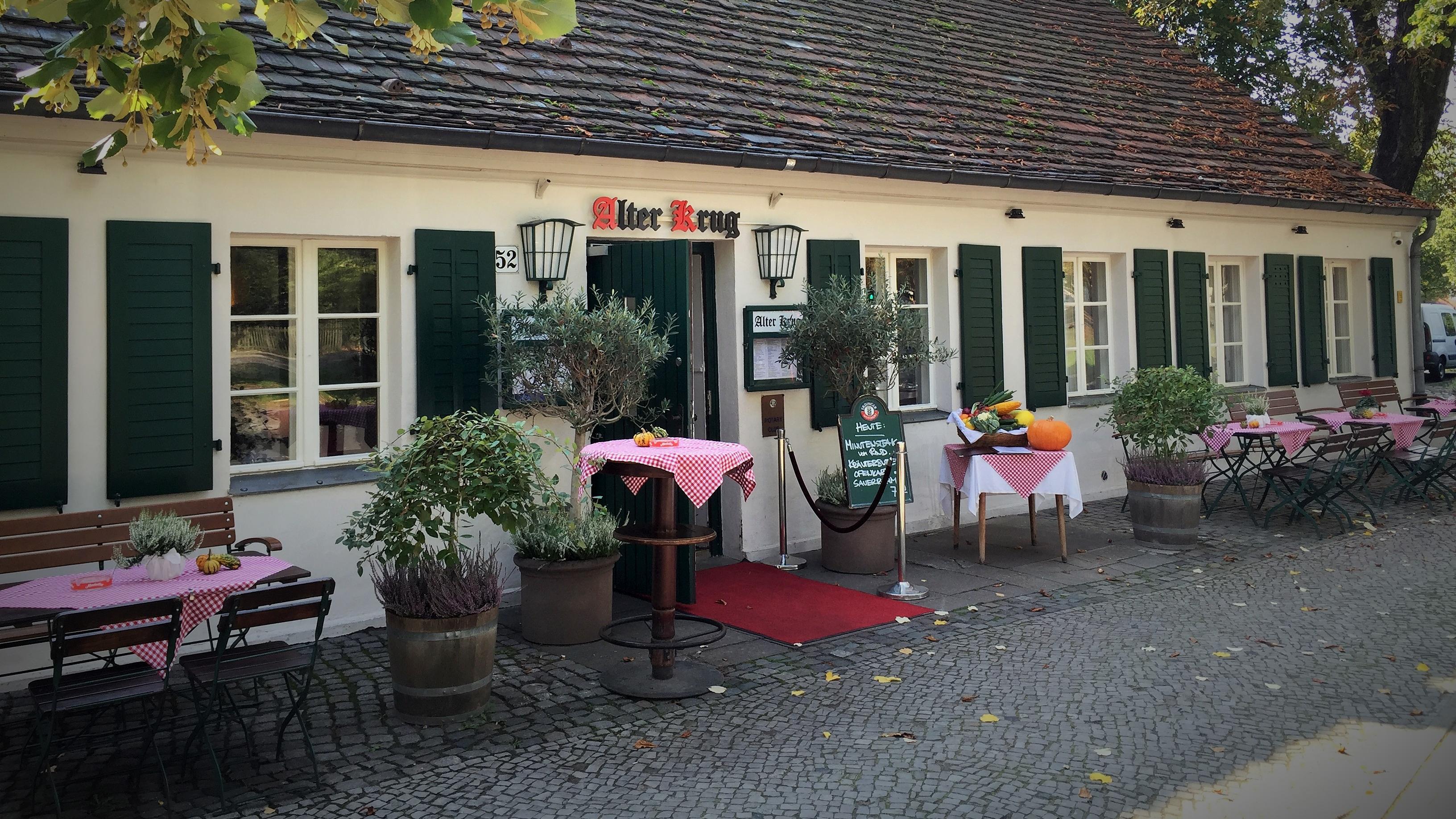 Alter Krug Dahlem, Königin-Luise-Straße in Berlin