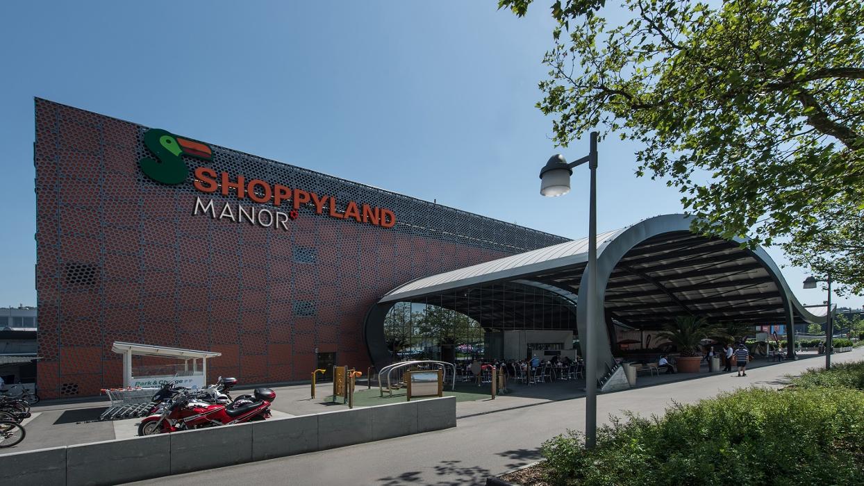 MANOR Schönbühl, Industriestrasse in Urtenen-Schönbühl