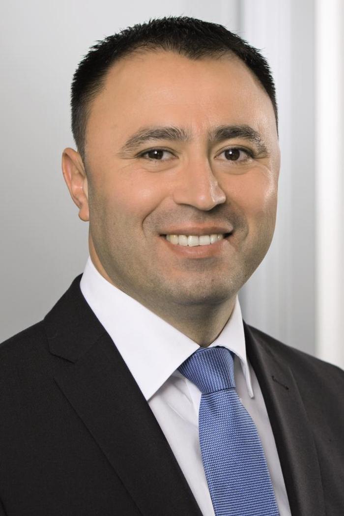 ERGO Versicherung Aziz Özbek, Olpener Straße in Köln