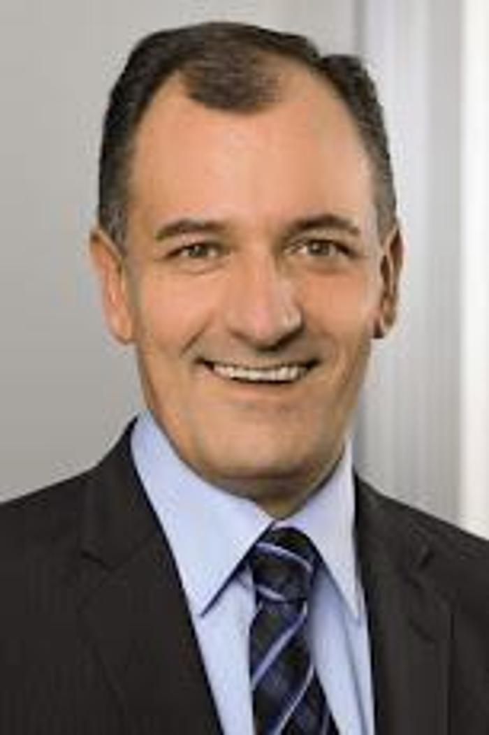 ERGO Versicherung Jürgen Titfer, Schulstraße in Leverkusen