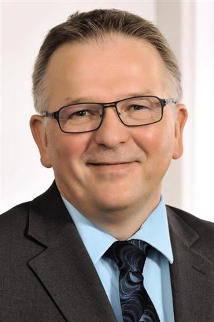 ERGO Versicherung Andreas Reymann, Über den Fugen in Delligsen