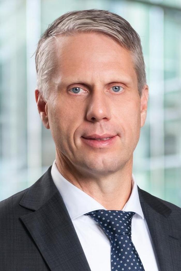 ERGO Versicherung Oliver Behncke, Am Studio in Berlin