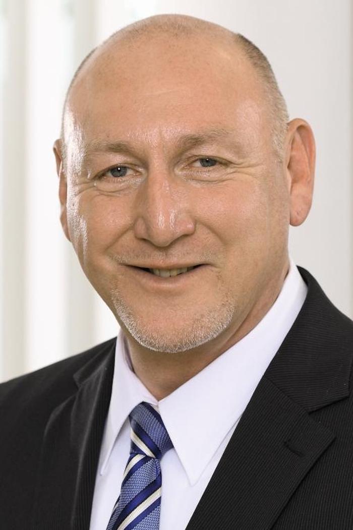 ERGO Versicherung Reinhold Miefanger, Augsburger Straße in Gröbenzell