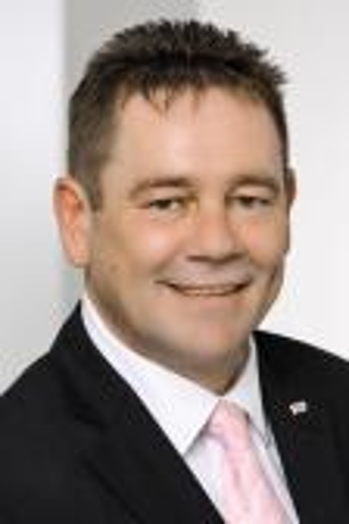 ERGO Versicherung Mario Mewes, Hohenerxlebener Straße in Staßfurt