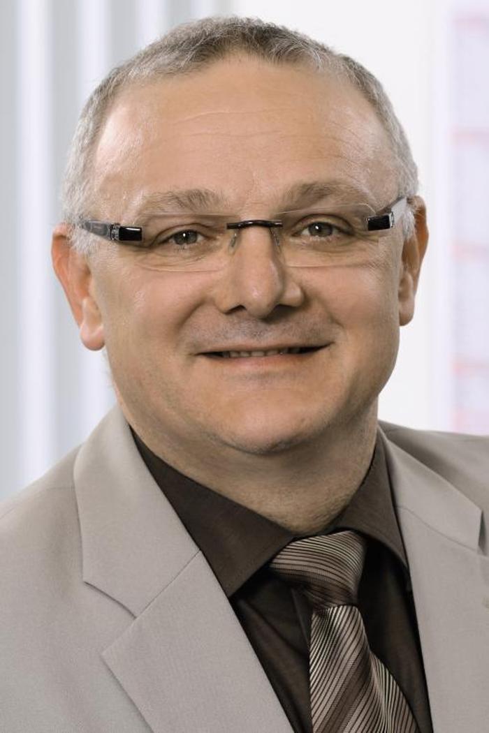 ERGO Versicherung Hans Schneider, Hauptstraße in Saalstadt