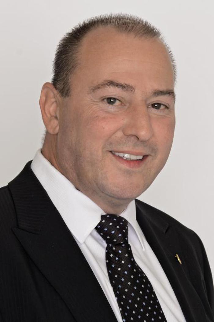 ERGO Versicherung Axel Frank Müller, Auf dem Brachfeld in Rösrath