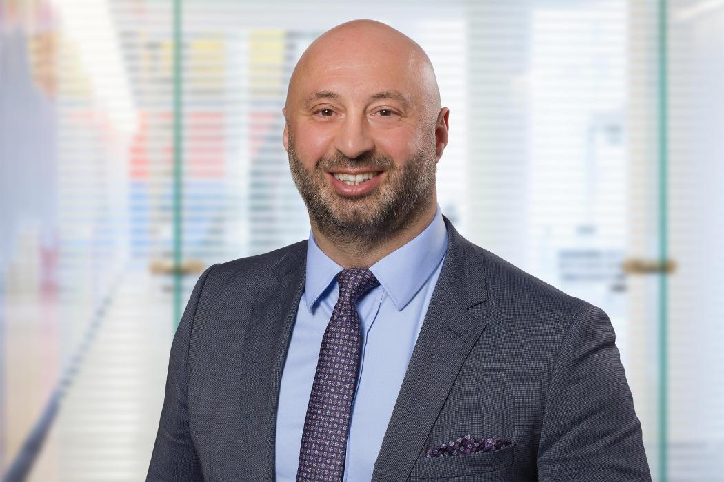 ERGO Versicherung Murat Özcan, Emscherstraße in Duisburg