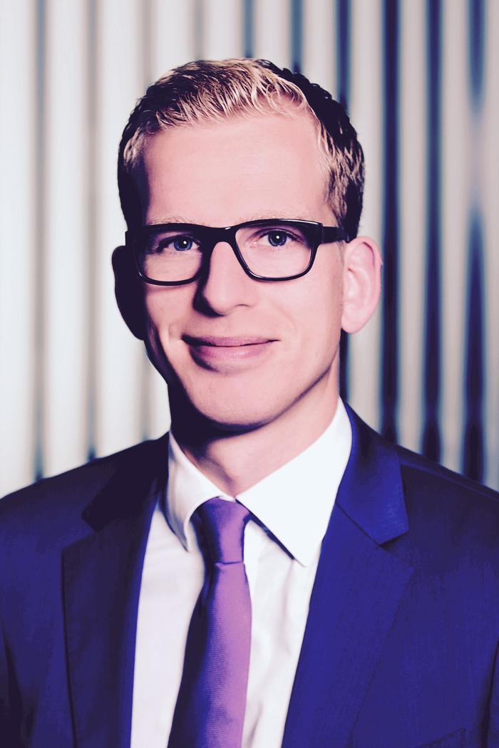 ERGO Versicherung Björn Ahrenholz, Esenser Straße in Aurich