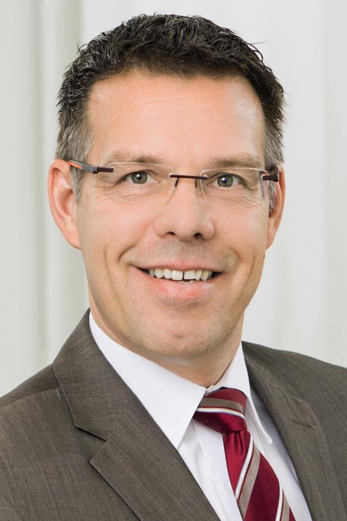 ERGO Versicherung Armin Plüschau, Bahnhofstraße in Oberhausen