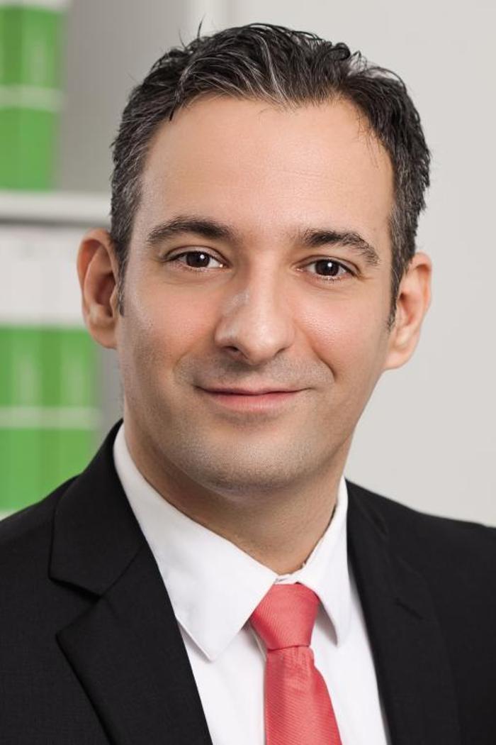 ERGO Versicherung / DKV Dario Milos, Waageplatz in Göttingen