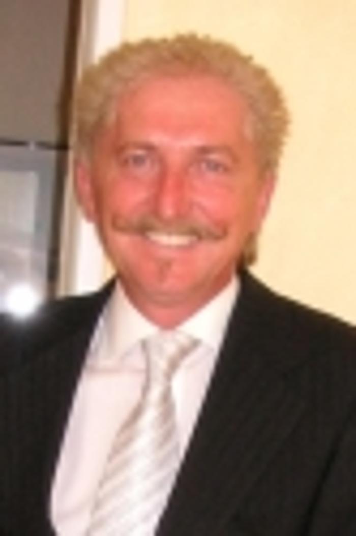 ERGO Versicherung / DKV Jürgen Hüby, Niebuhrstraße in Köln