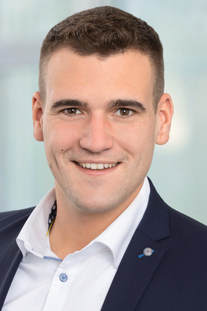 ERGO Versicherung Kevin Schrauth, Alte Bahnhofstraße in Karlstadt