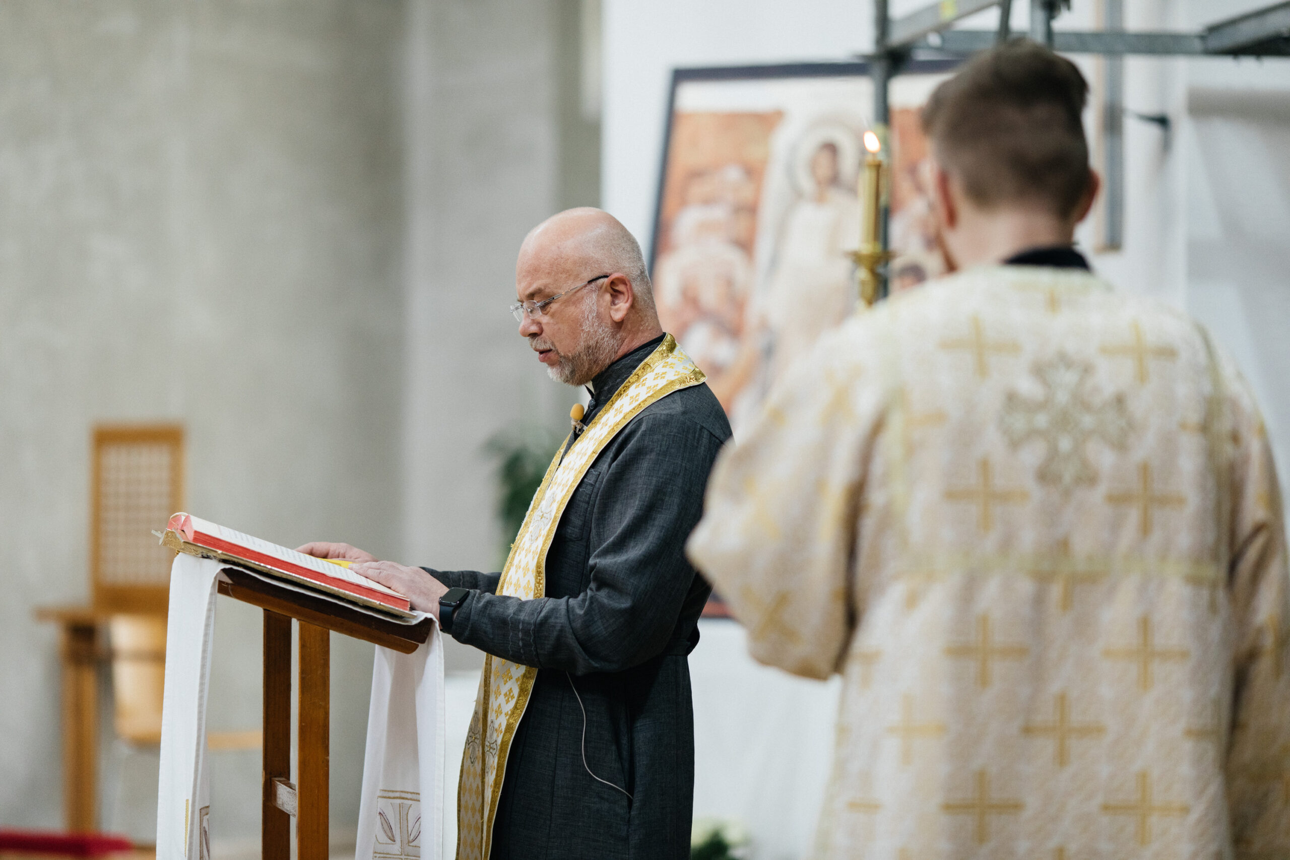 Отець Олексій Саранчук на богослужінні