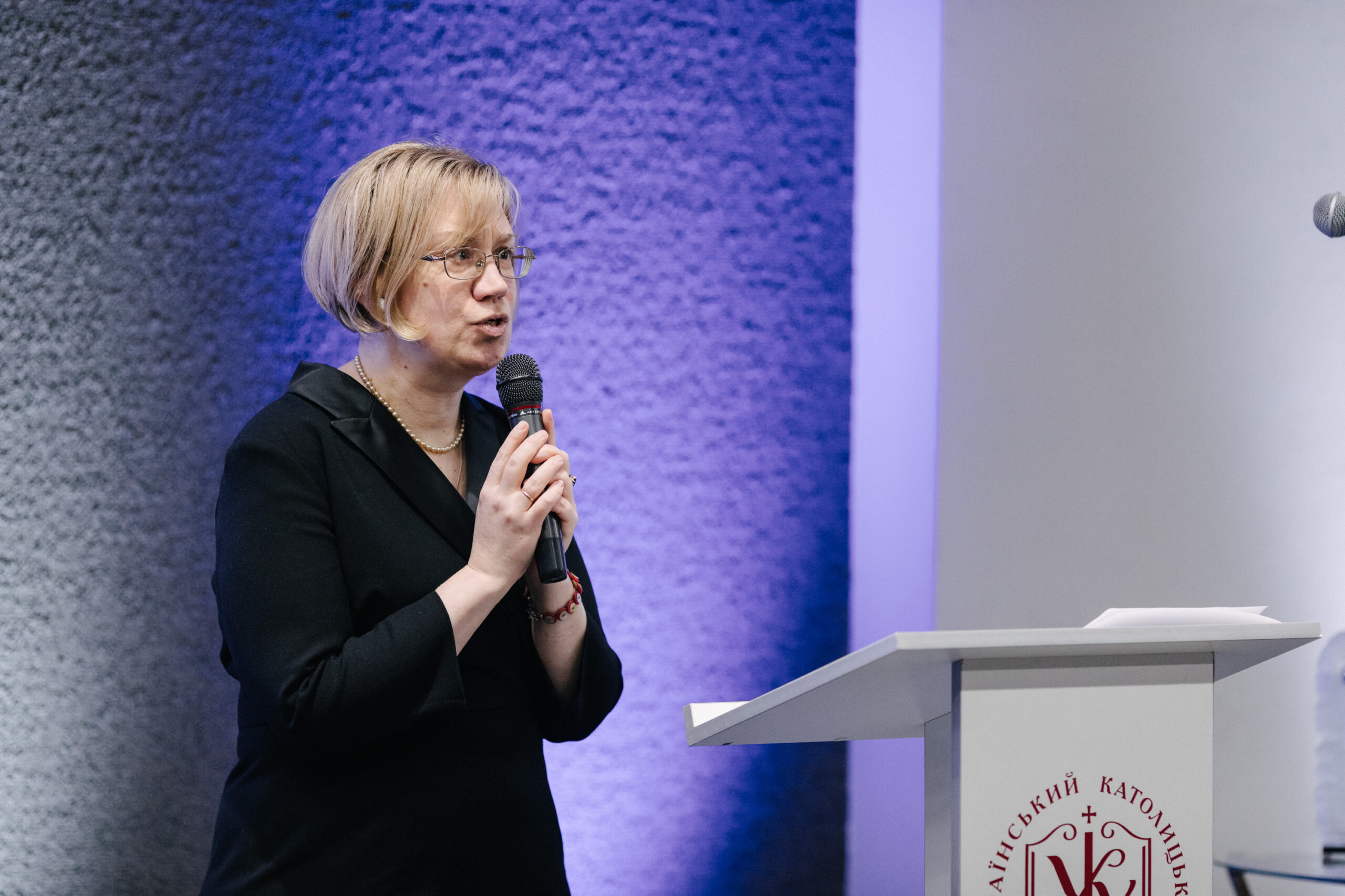 Porno dostimning xotinini sikdi