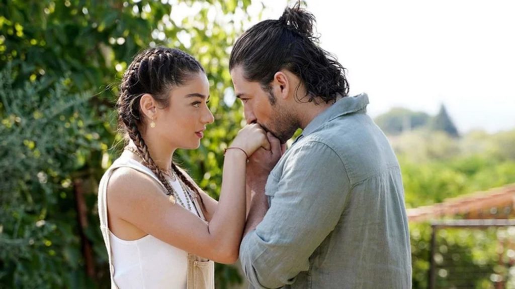 Alp Navruz ve Ayça Ayşin Turan Zekeriyaköy'de aynı eve çıktı