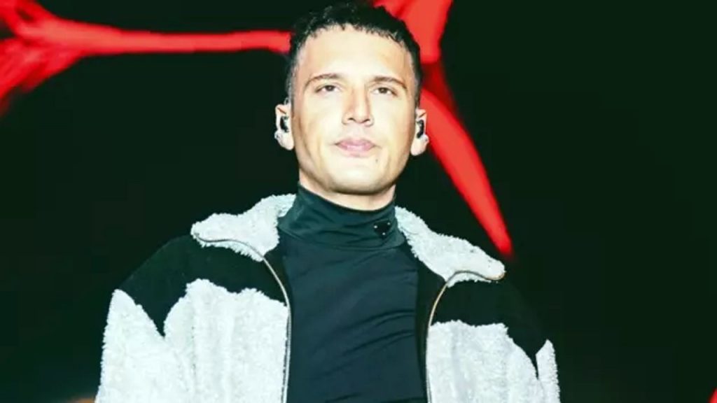 Hayranlarından Edis konserine yoğun ilgi