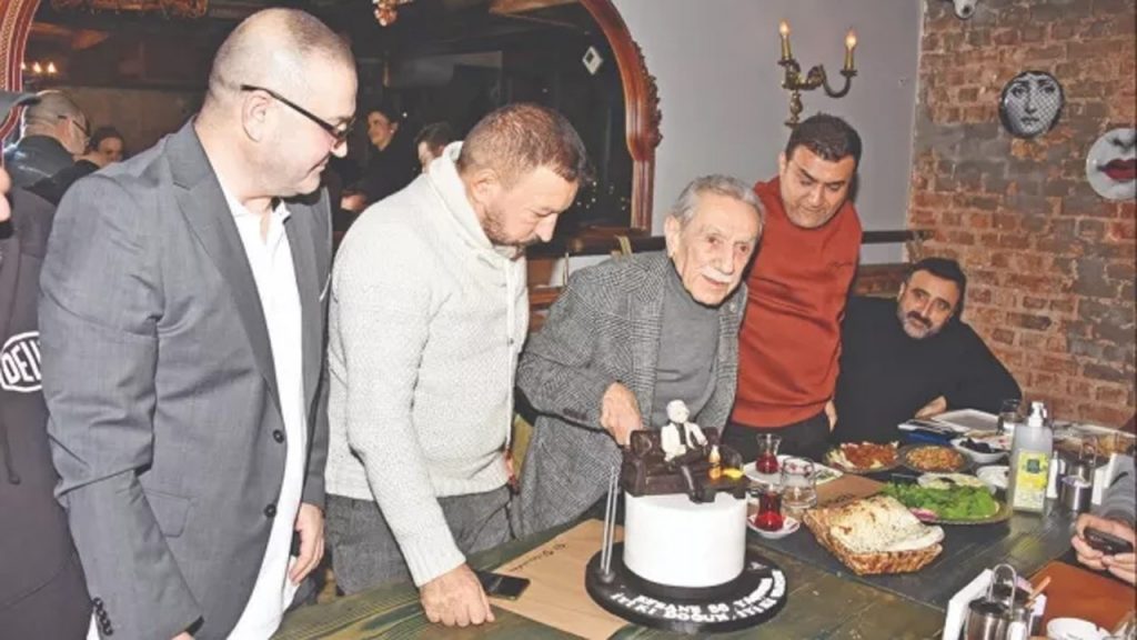 Aydemir Akbaş 86 yaşına bastı