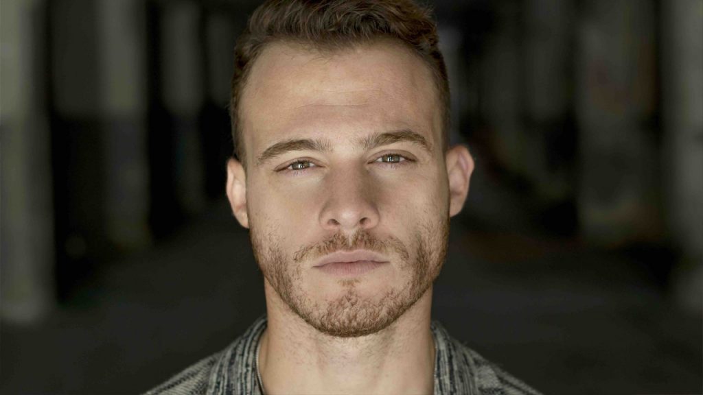 Kerem Bürsin kadınların yanında