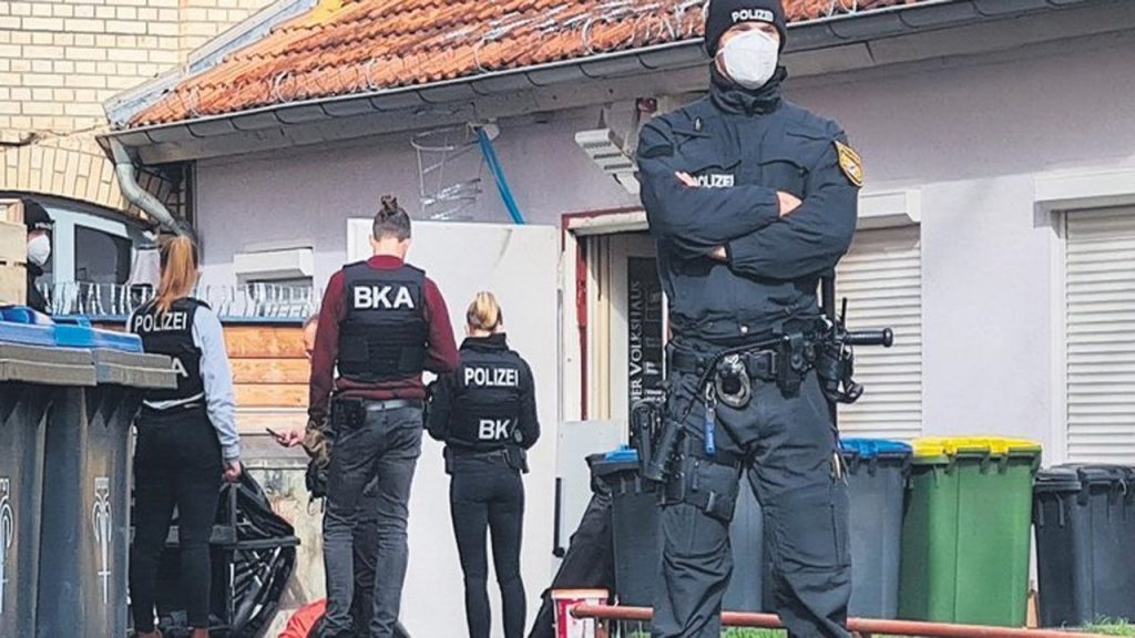 Almanya'da dev Neo-Nazi operasyonu