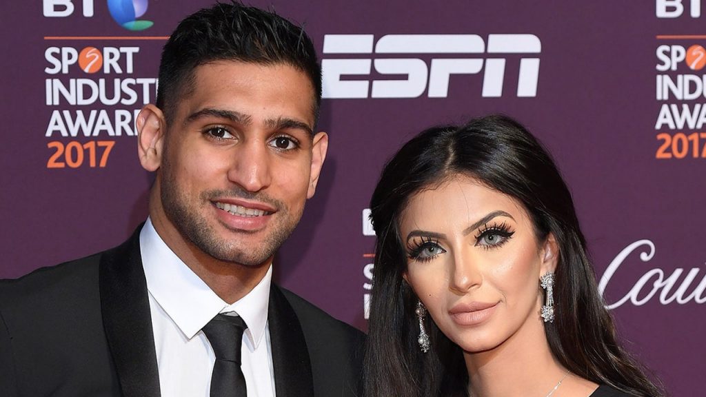 Amir Khan kariyerine nokta koydu