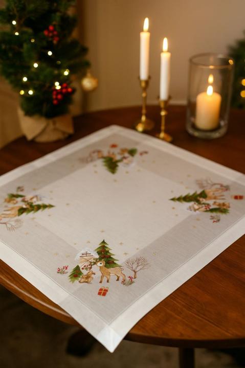 Серветка новорічна (Вишивка на білому олені, 85х85)