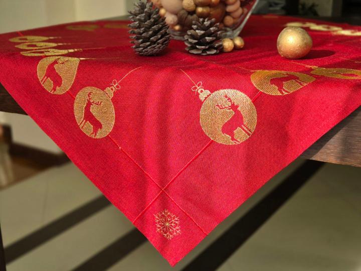 Серветка новорічна (Вишивка на червоному іграшки, 85х85)