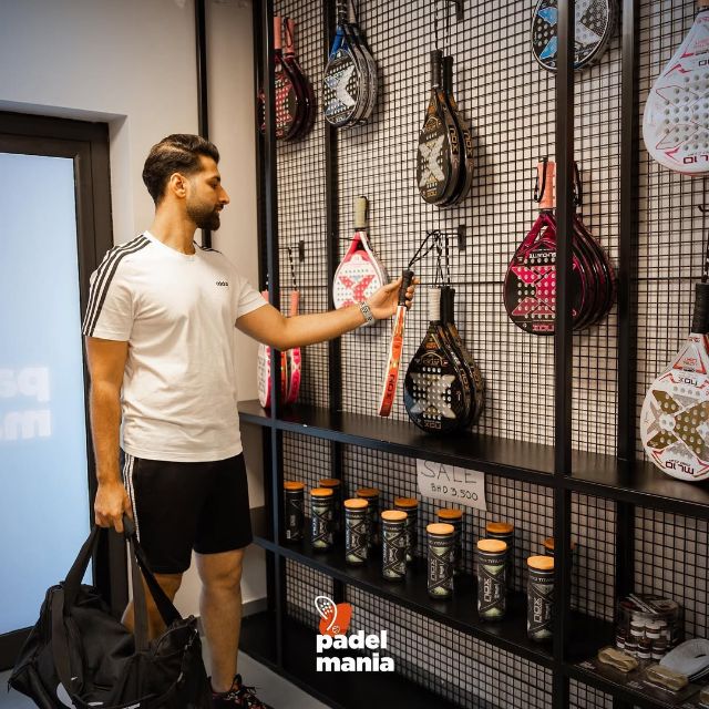 Free Racket & Water Bottle discount at Padel Mania