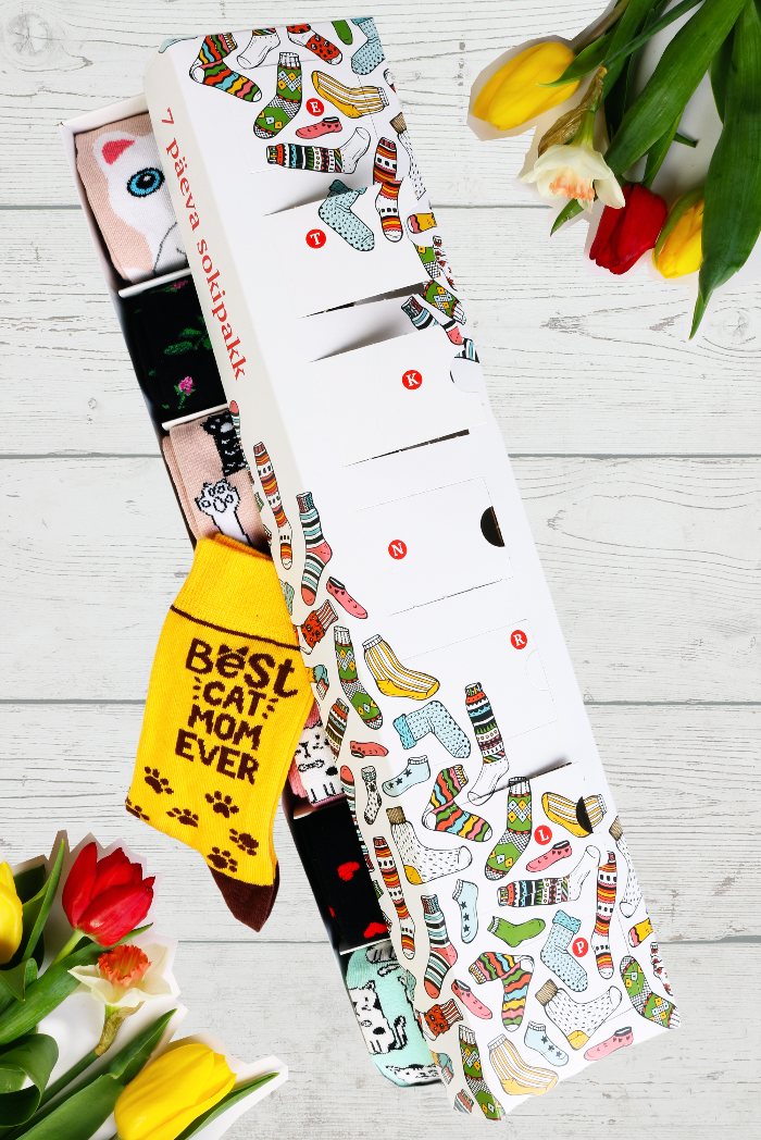 sokisahtel-cat-mom-emadepaeva-ullatuspakk-7-sokipaariga-igaks-nadalapaevaks