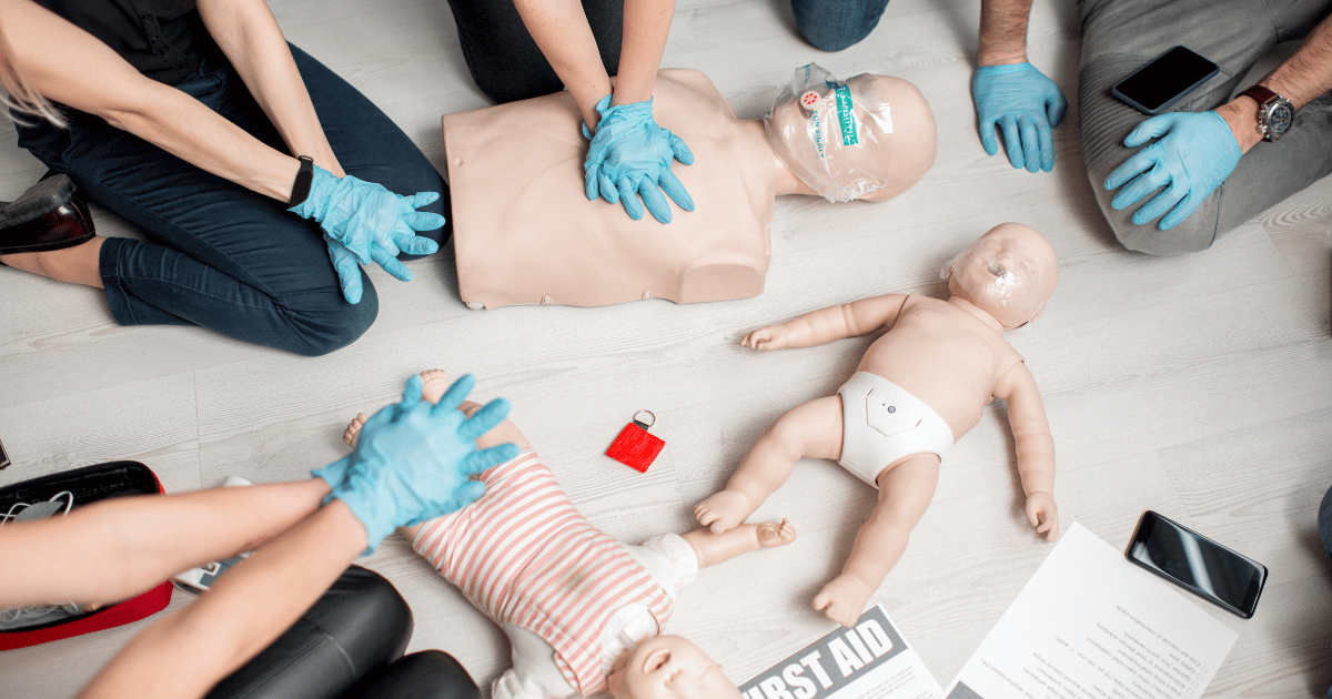 Pomáháme bezpečně: Kurz první pomoci pro celý tým