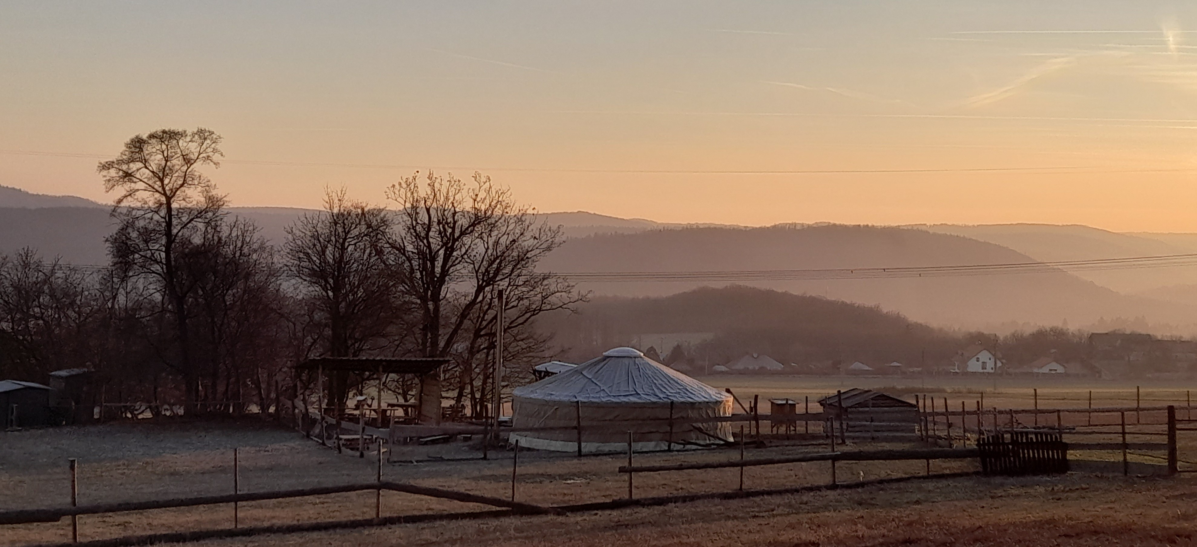 Rekonstrukce a zateplení jurty Hvozdík