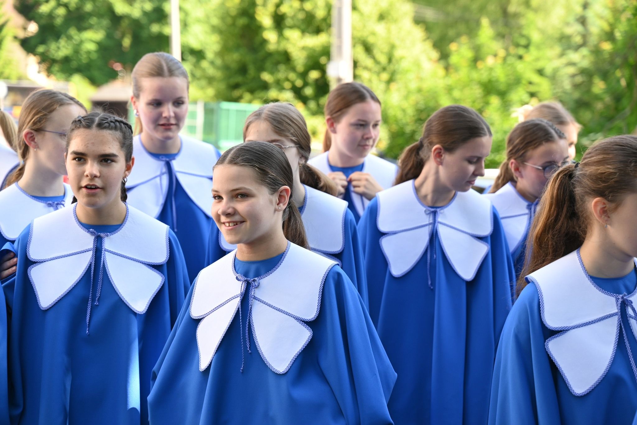 Motýli letí do Japonska - podpořme sen mladých zpěváků!