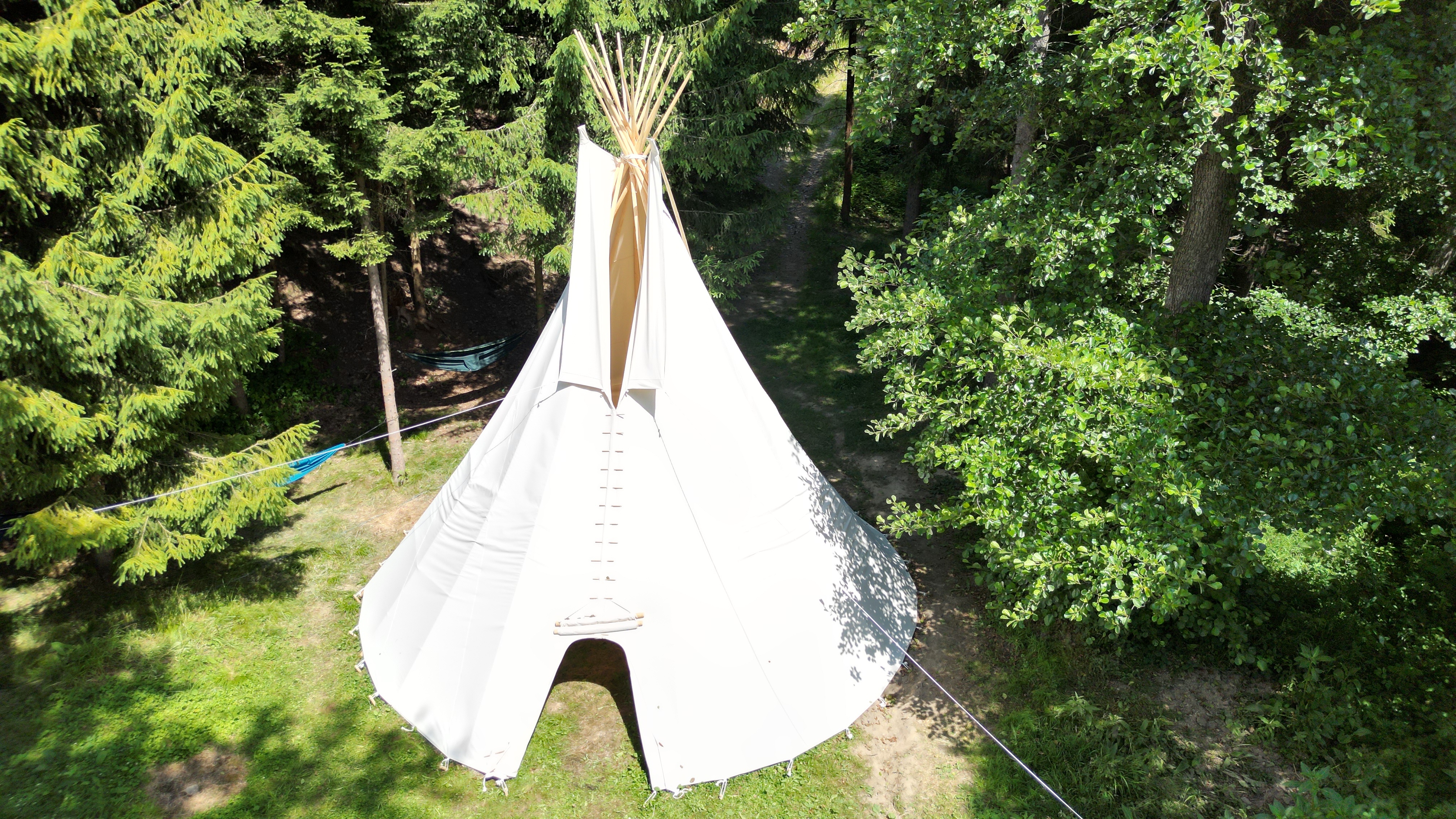 Podpořte koupi nového tee-pee pro tábory v Doloplazích