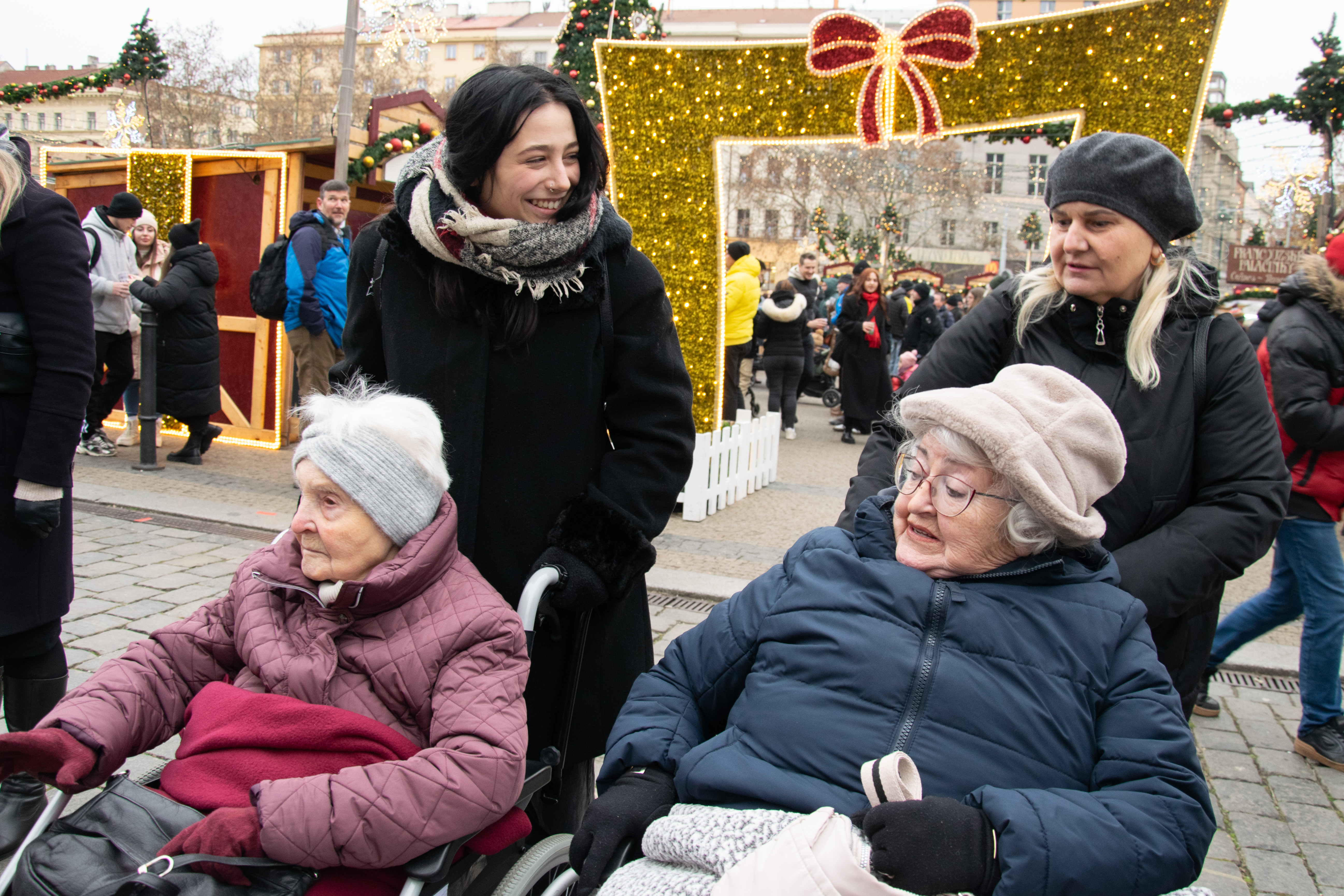 Pošlete vánoční pozdrav paní Marii a dalším babičkám a dědečkům v Sue Ryder