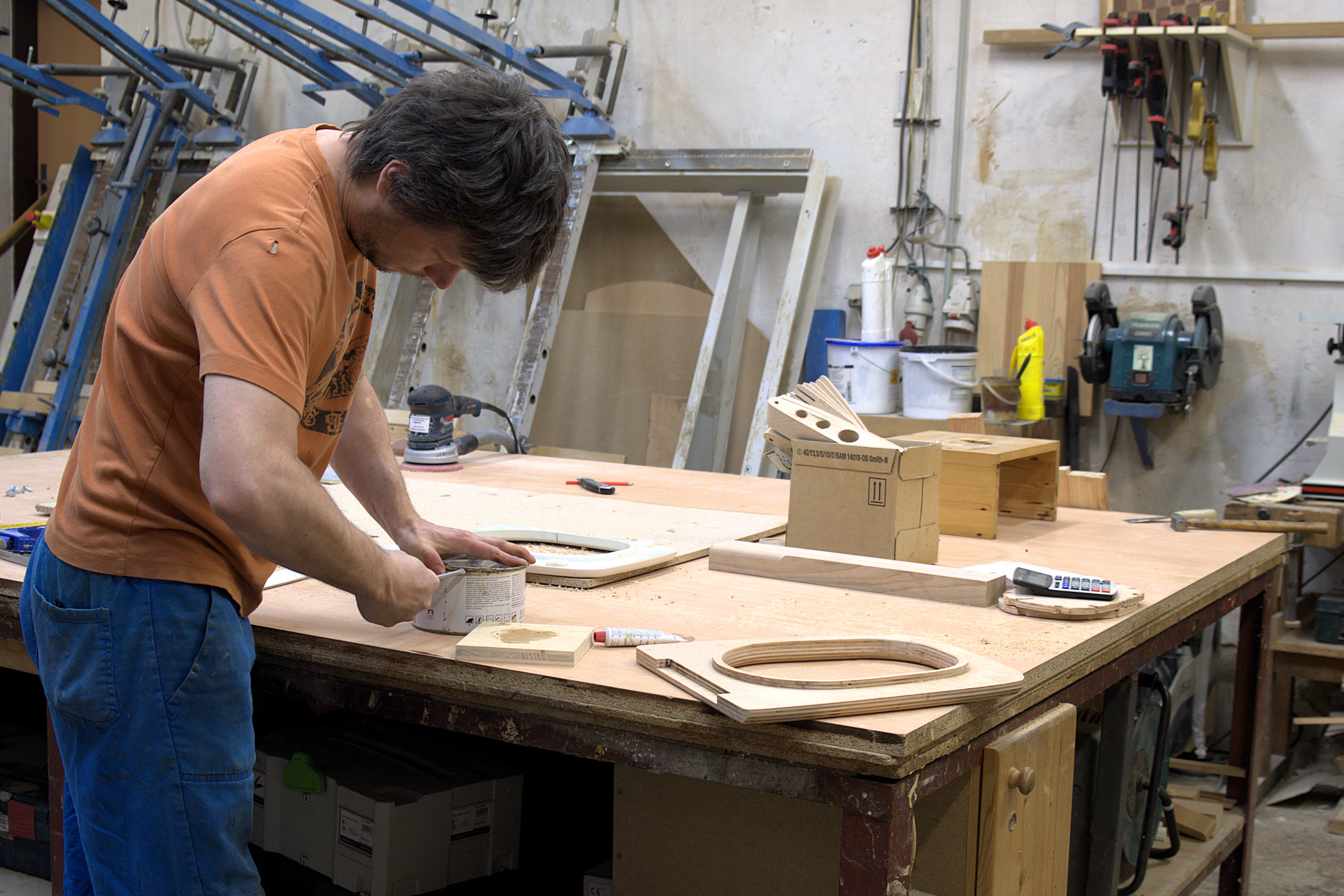 Dáváme šanci lidem i materiálu