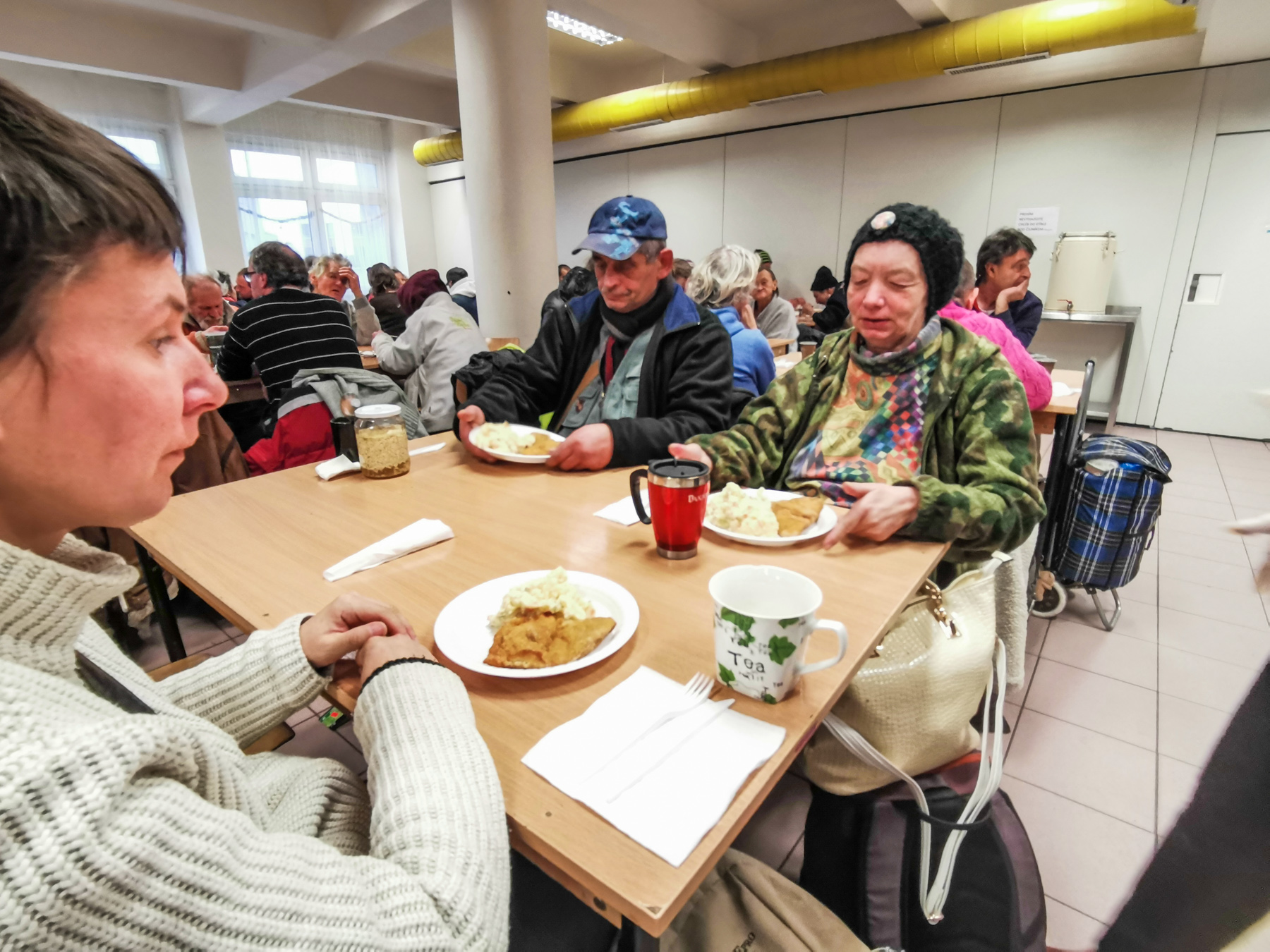Štědrovečerní večeře pro lidi bez domova
