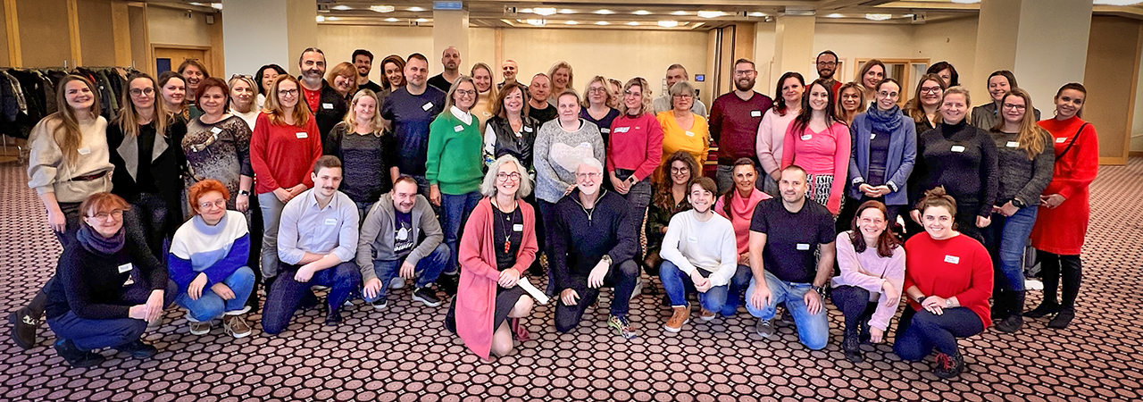 Vzdělávací projekt Pomocník: pomáháme těm, kteří pomáhají dětem