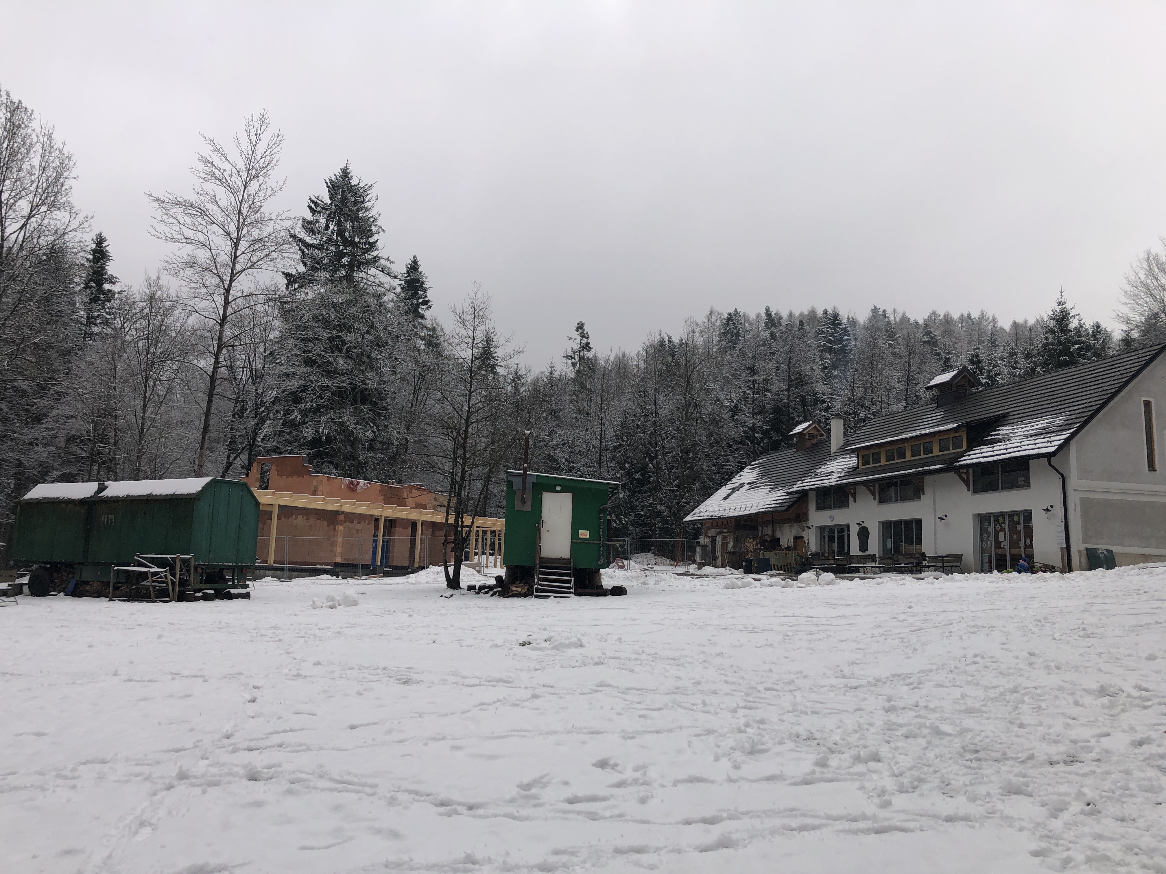 Domek = 2 třídy pro ZŠ