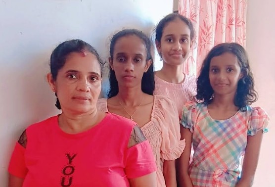 Podpořme společně Naduni ve studiu medicíny na Srí Lance!