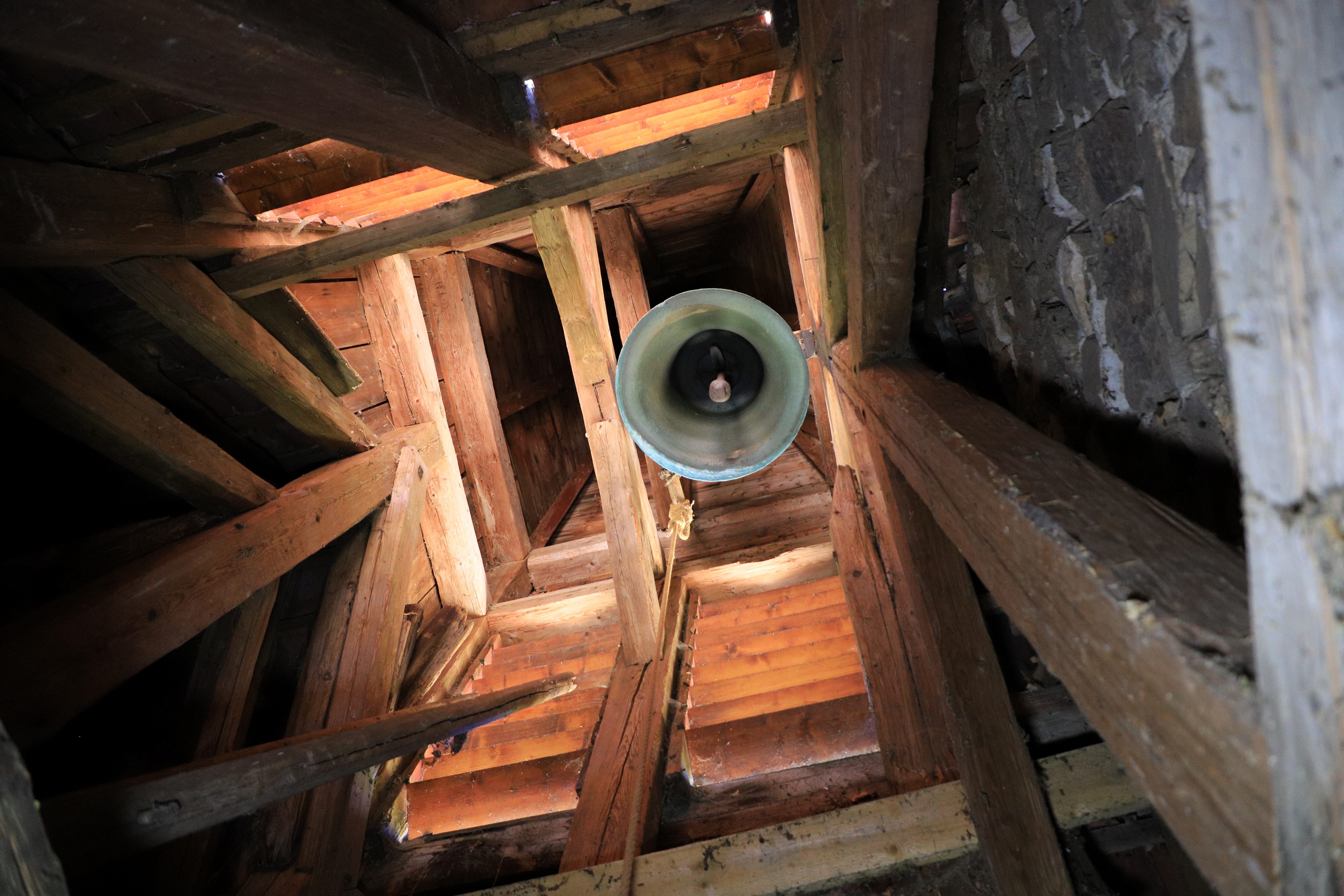 Příprava obnovy zvonu v kostele sv. Klimenta na Práchni