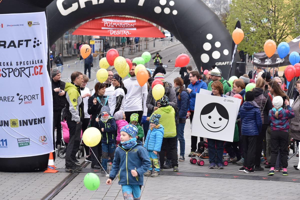 Inflate a balloon for children with visual handicap