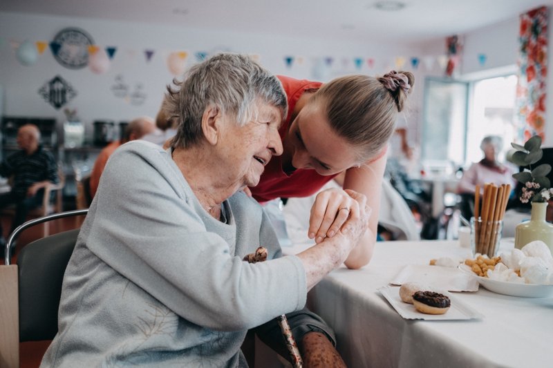 Vánoční dárek seniorům, který přináší radost po celý rok