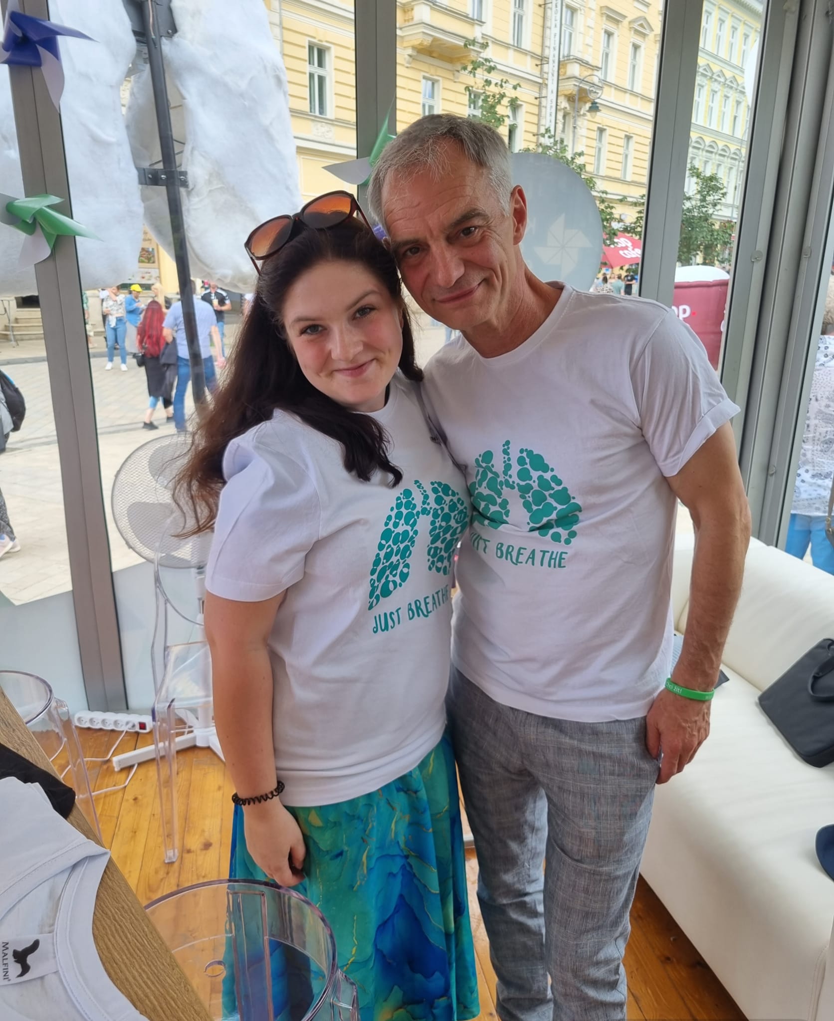 30 let na světě. Příliš stará pro Lea DiCapria, ale pořád dost mladá na to, abych podpořila Klub CF!