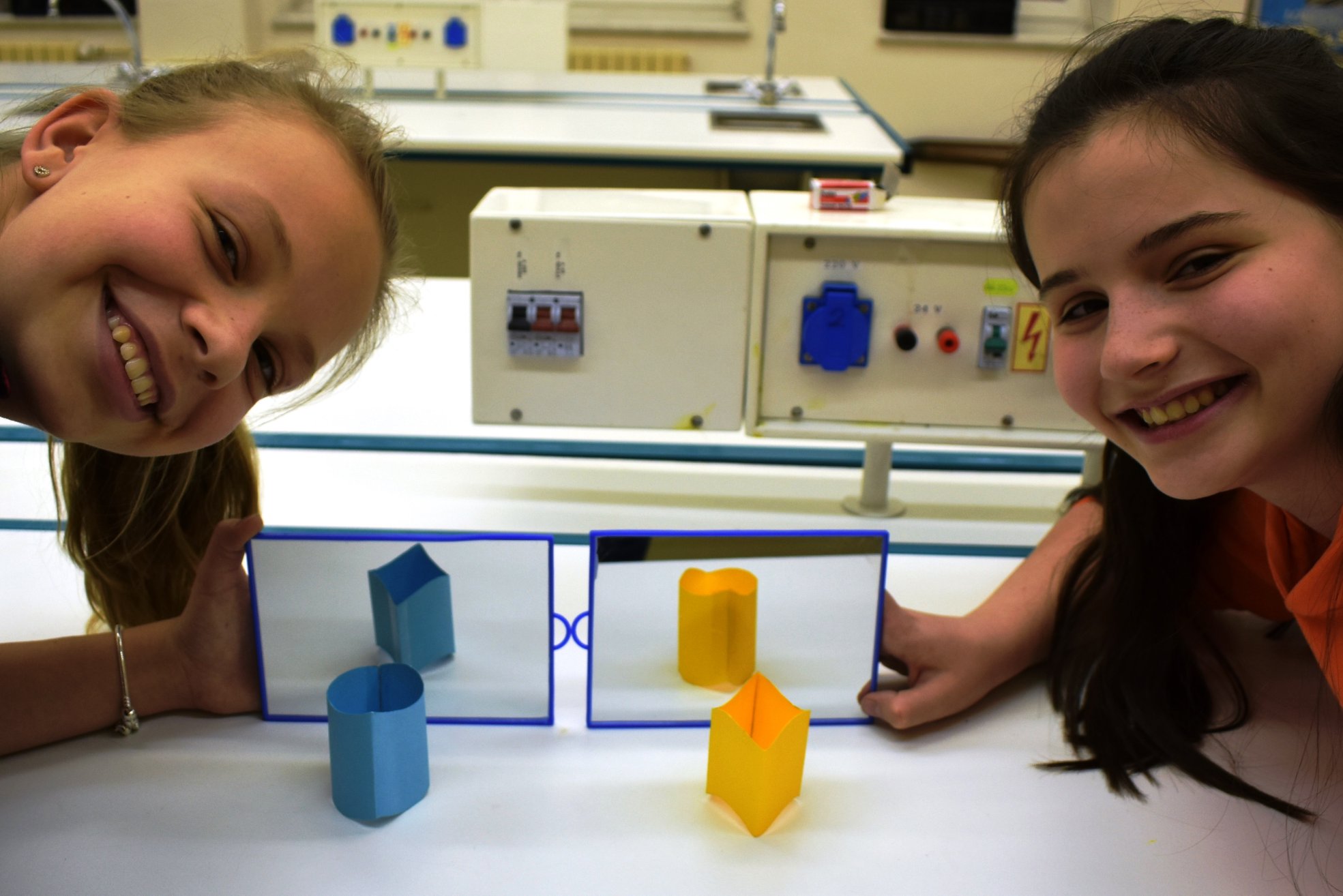 Ela, Kája, Miška a Monča - Slavní vědci a objevitelé míří na ESI v Abu Dhabi!