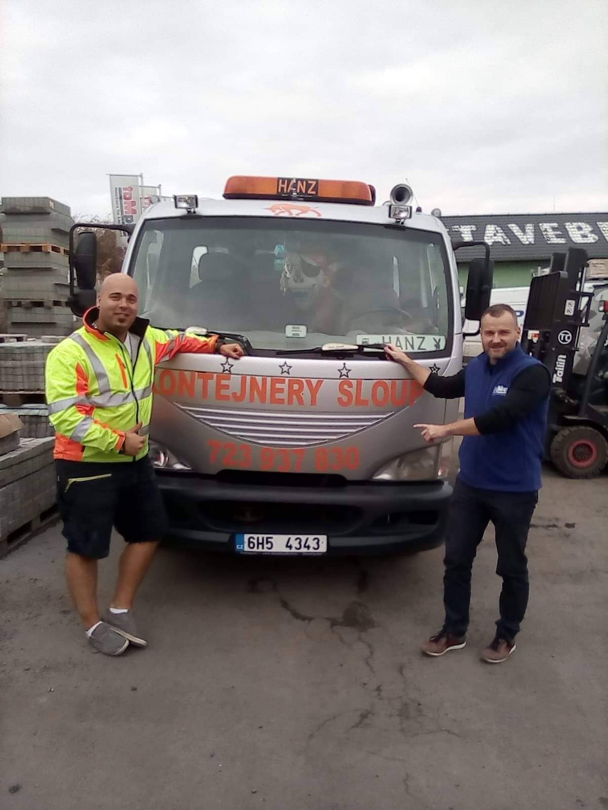 Kontejnery Sloup jezdí pro Adámkovy okamžiky