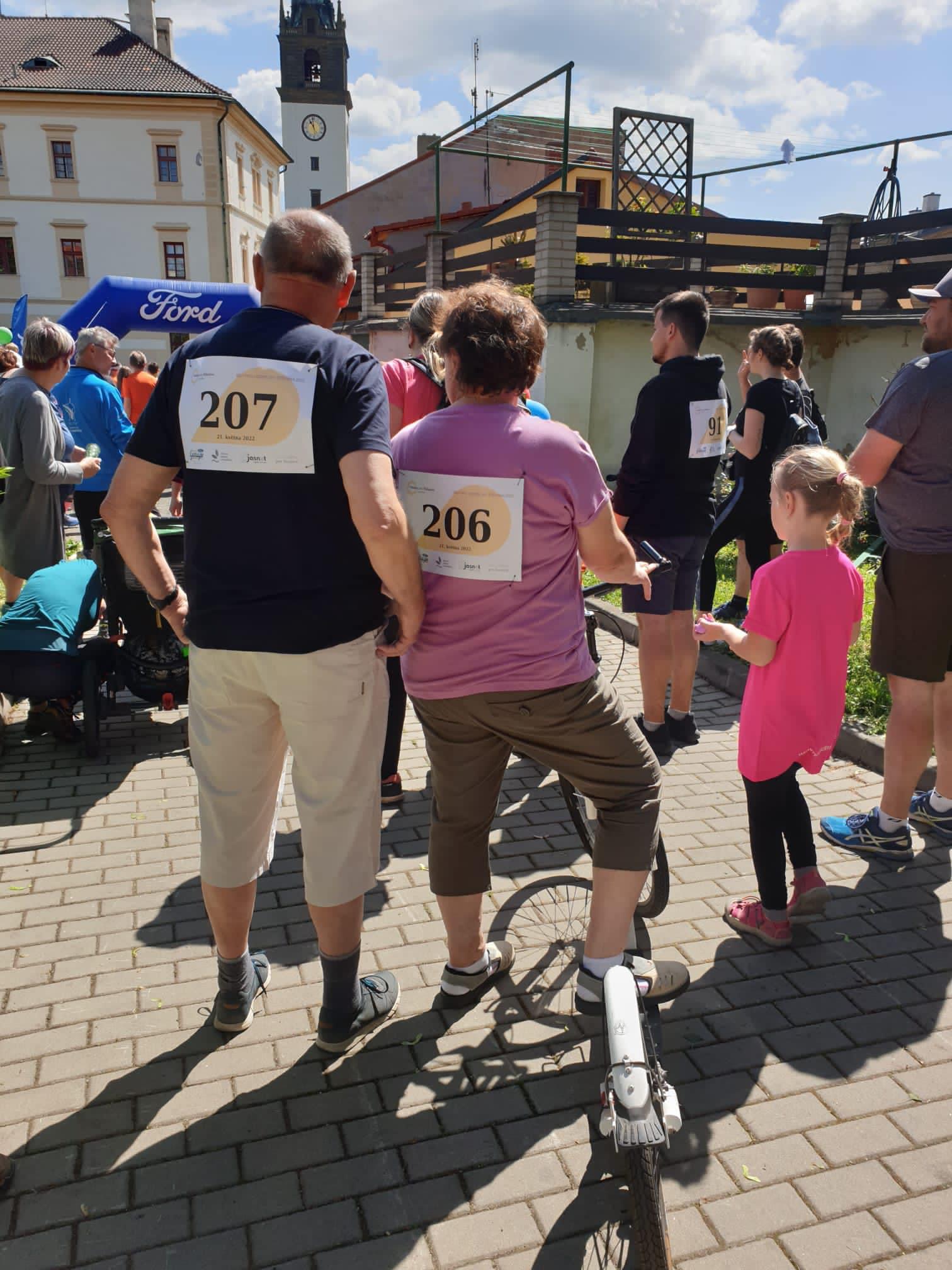 Smolci běží, hospic roste!