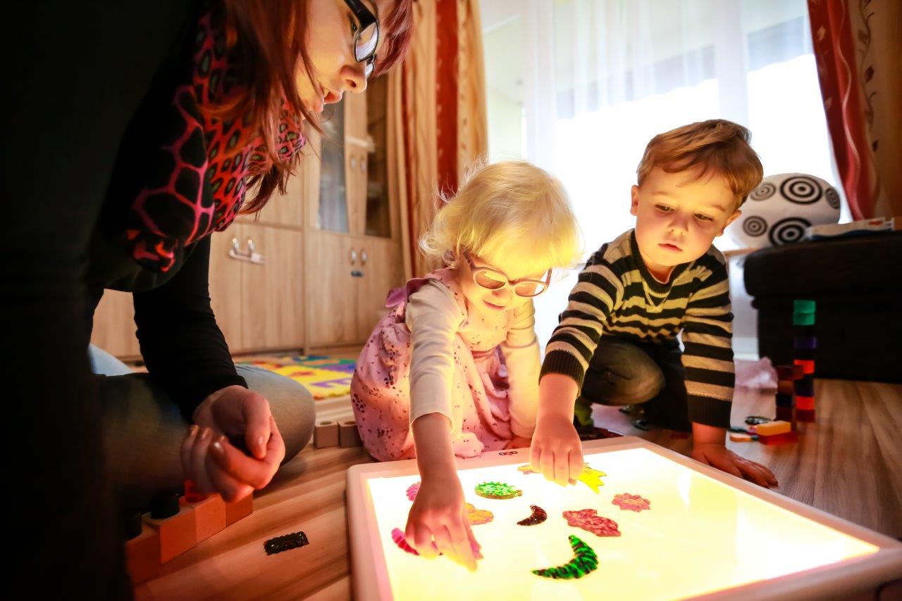 Zaměstnanci Metaldyne Oslavany pomáhají dětem lépe vidět