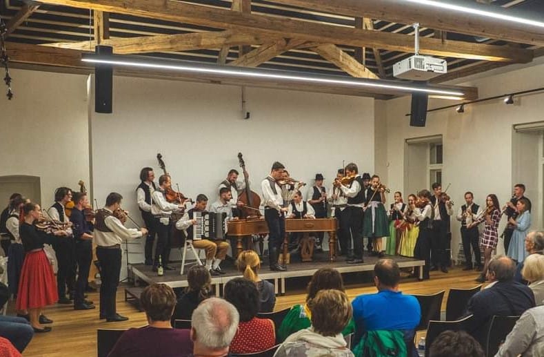 Společný příspěvek na podporu nevidomých studentů